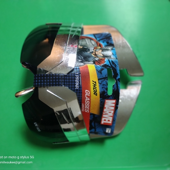 Character Sunglasses - Picture 10 of 16